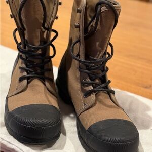 Hunter Black and khaki Textured Boots.